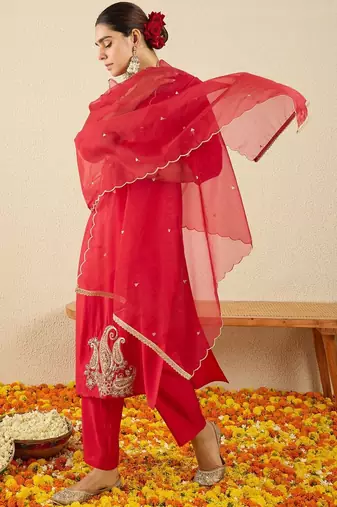 Women Ethnic Motifs Self Design Kurta with Trousers & Dupatta