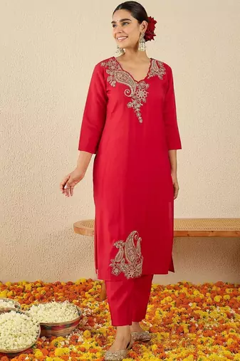Women Ethnic Motifs Self Design Kurta with Trousers & Dupatta