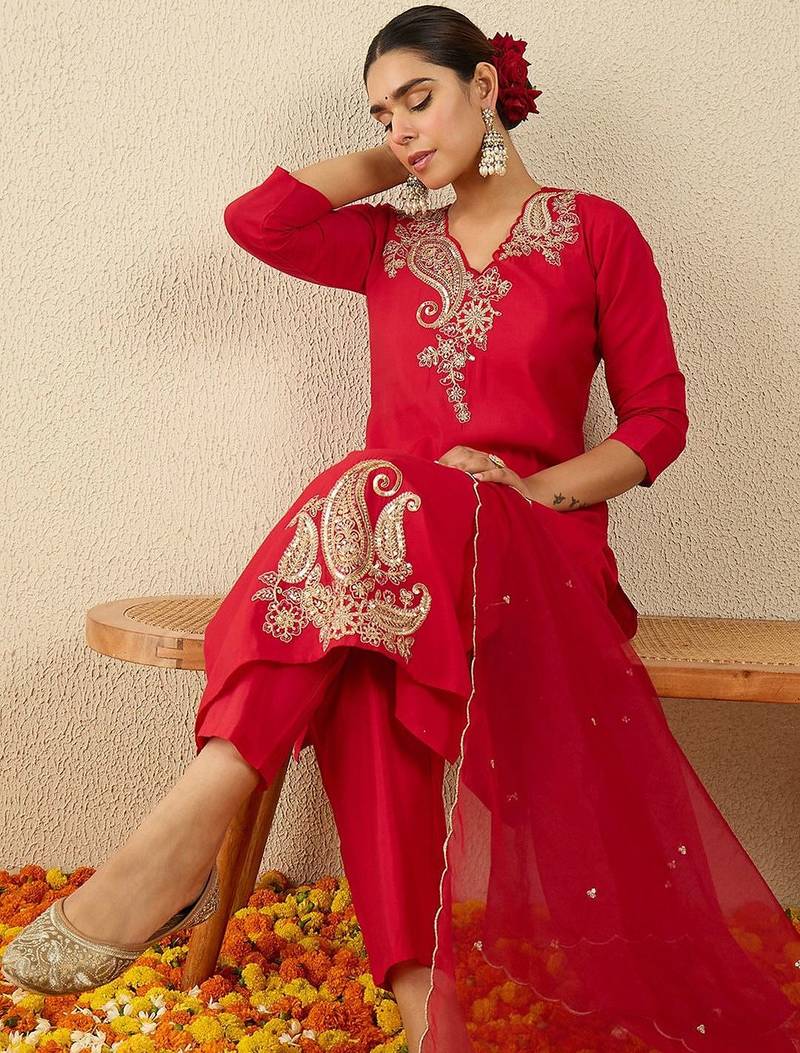 Women Ethnic Motifs Self Design Kurta with Trousers & Dupatta