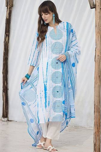 Women Geometric Dyed Cotton Kurta with Trousers & Dupatta
