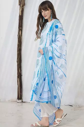 Women Geometric Dyed Cotton Kurta with Trousers & Dupatta