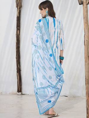 Women Geometric Dyed Cotton Kurta with Trousers & Dupatta 4