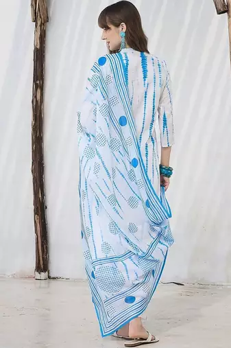 Women Geometric Dyed Cotton Kurta with Trousers & Dupatta