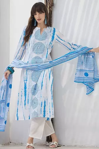 Women Geometric Dyed Cotton Kurta with Trousers & Dupatta