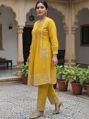 Women Ethnic Motifs Embroidered Panelled Thread Work Cotton Kurta with Trousers 3