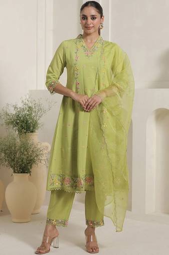 Women Floral Embroidered Thread Work Kurta And Palazoos With Dupatta