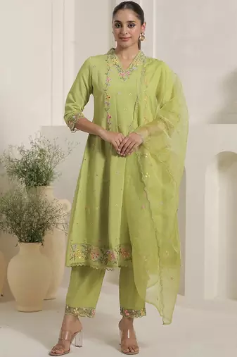 Women Floral Embroidered Thread Work Kurta And Palazoos With Dupatta