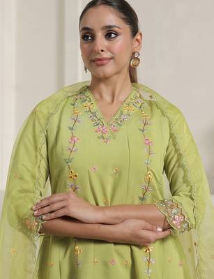 Women Floral Embroidered Thread Work Kurta And Palazoos With Dupatta 2