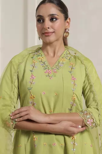 Women Floral Embroidered Thread Work Kurta And Palazoos With Dupatta