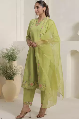 Women Floral Embroidered Thread Work Kurta And Palazoos With Dupatta
