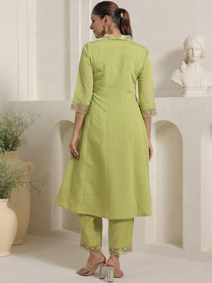 Women Floral Embroidered Thread Work Kurta And Palazoos With Dupatta 4