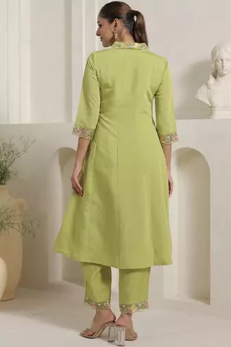 Women Floral Embroidered Thread Work Kurta And Palazoos With Dupatta