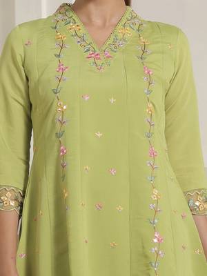 Women Floral Embroidered Thread Work Kurta And Palazoos With Dupatta 7