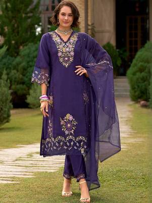 Women Floral Embroidered Kurta with Trousers & Dupatta 1