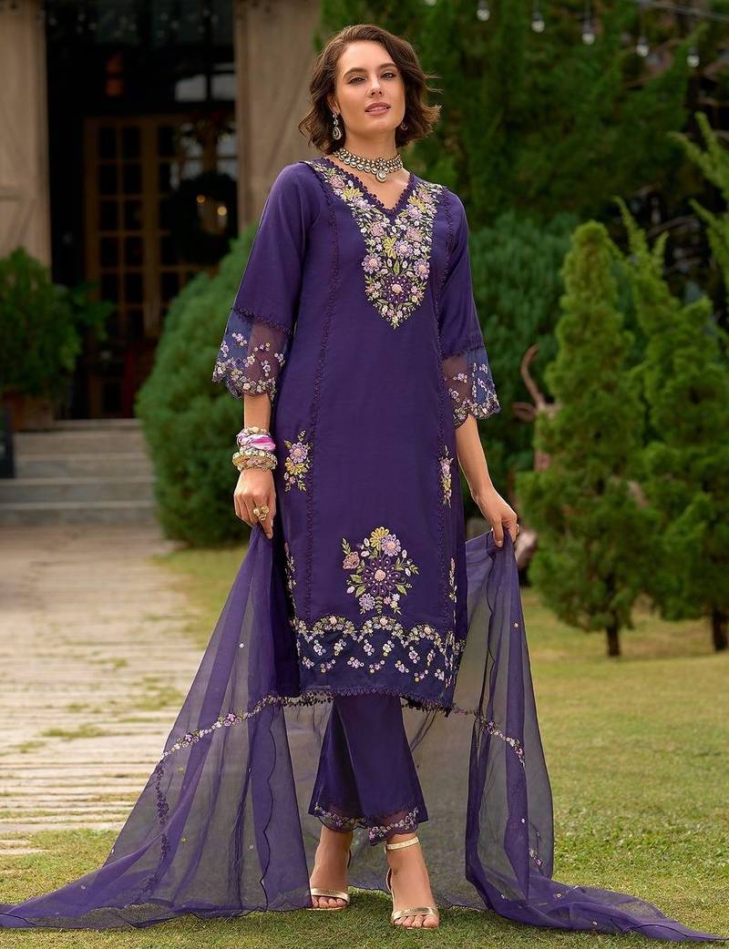 Women Floral Embroidered Kurta with Trousers & Dupatta