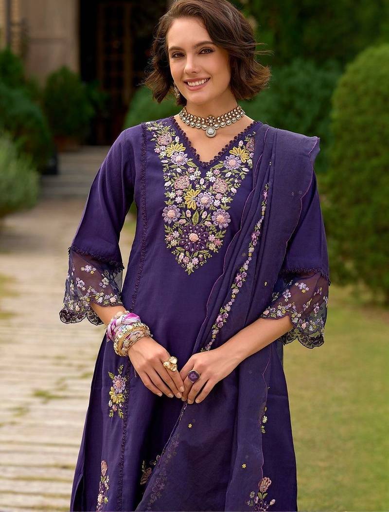 Women Floral Embroidered Kurta with Trousers & Dupatta