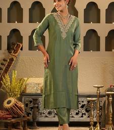 Women Solid Kurta with Trousers