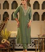 Women Solid Kurta with Trousers
