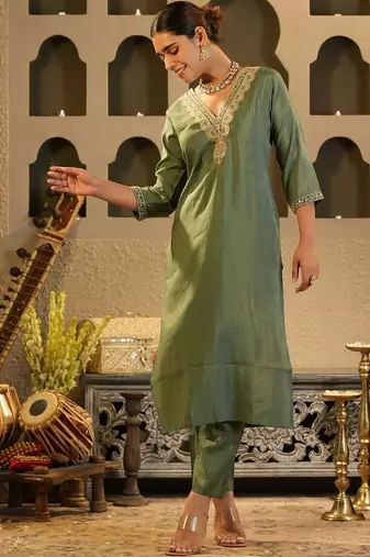 Women Solid Kurta with Trousers