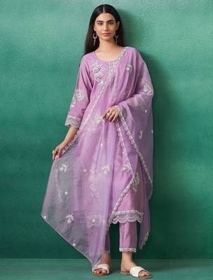 Women Floral Embroidered Kurta with Trousers & Dupatta 1