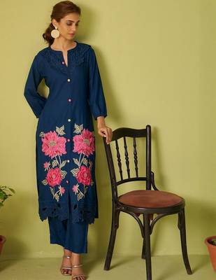 Women Floral Embroidered Kurta with Trousers 1
