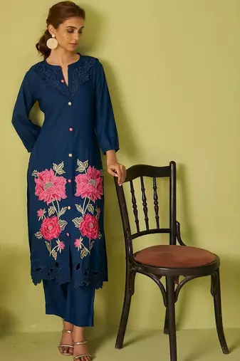 Women Floral Embroidered Kurta with Trousers