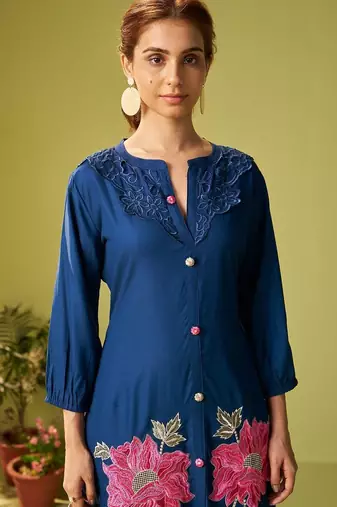 Women Floral Embroidered Kurta with Trousers