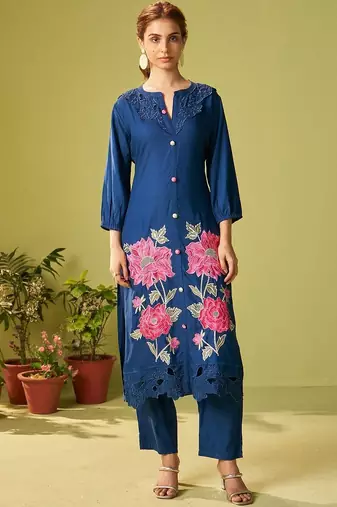Women Floral Embroidered Kurta with Trousers