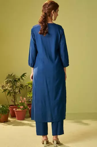 Women Floral Embroidered Kurta with Trousers