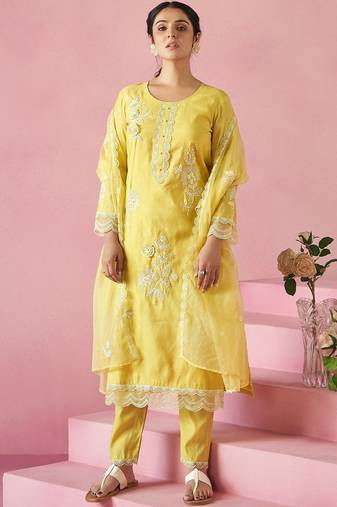 Women Ethnic Motifs Embroidered Regular Thread Work Kurta with Trousers & With Dupatta