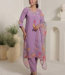 Women Floral Embroidered Kurta with Trousers & Dupatta