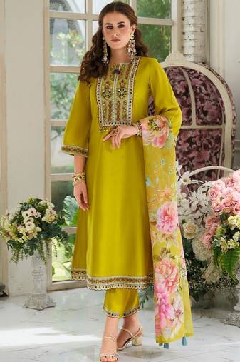 Women Embroidered Thread Work Kurta with Trousers & Dupatta