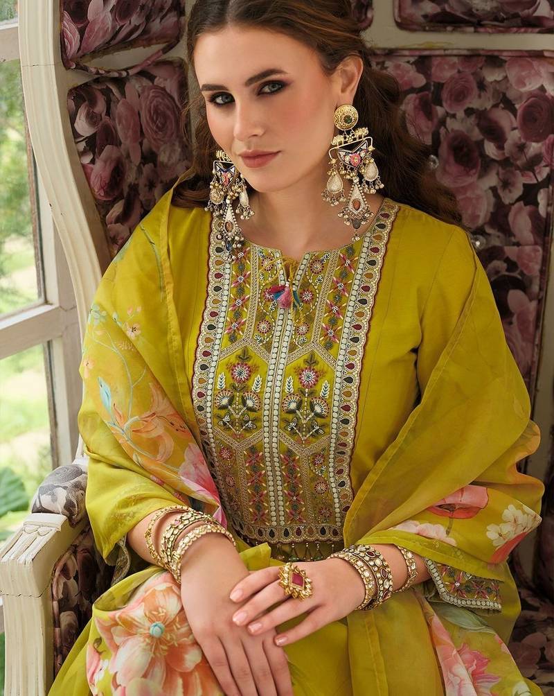 Women Embroidered Thread Work Kurta with Trousers & Dupatta