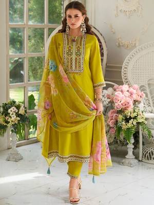 Women Embroidered Thread Work Kurta with Trousers & Dupatta 4