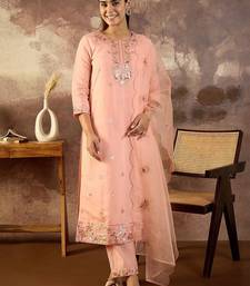 Women Floral Embroidered Kurta with Trousers & Dupatta