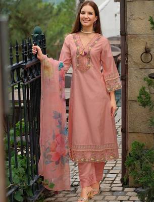 Women Floral Embroidered Regular Thread Work Kurta with Trousers & With Dupatta 1