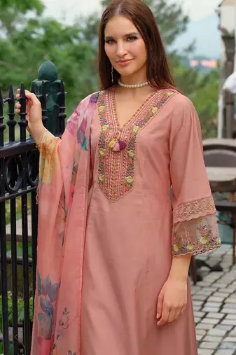 Women Floral Embroidered Regular Thread Work Kurta with Trousers & With Dupatta