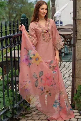 Women Floral Embroidered Regular Thread Work Kurta with Trousers & With Dupatta