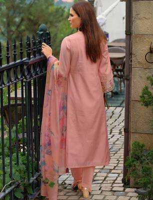 Women Floral Embroidered Regular Thread Work Kurta with Trousers & With Dupatta 4