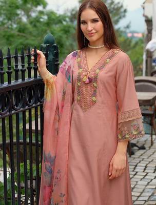 Women Floral Embroidered Regular Thread Work Kurta with Trousers & With Dupatta 5