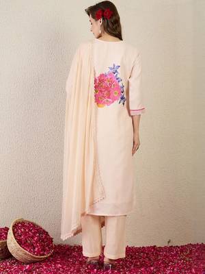 Women Floral Printed Regular Linen Kurta with Trousers & With Dupatta 3