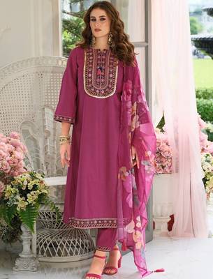 Women Floral Embroidered Kurta with Trousers & Dupatta 1