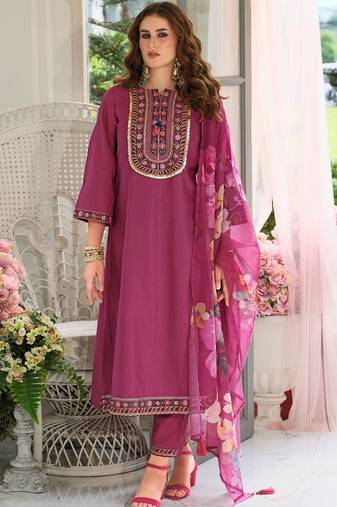 Women Floral Embroidered Kurta with Trousers & Dupatta