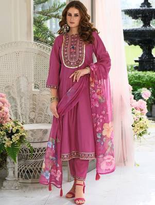 Women Floral Embroidered Kurta with Trousers & Dupatta 5