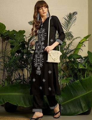 Women Ethnic Motifs Embroidered Regular Black Thread Work Kurta with Trousers 5