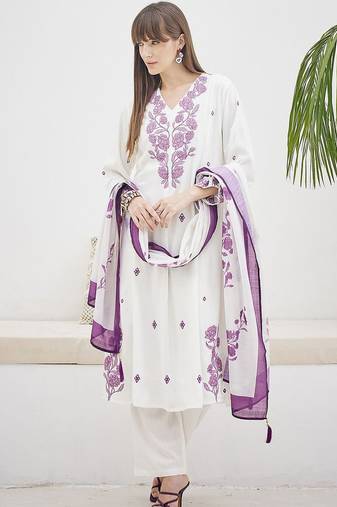 Women Floral Embroidered Thread Work A-Line Kurta & Trousers With Dupatta