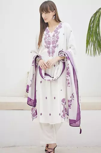 Women Floral Embroidered Thread Work A-Line Kurta & Trousers With Dupatta