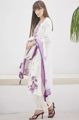 Women Floral Embroidered Thread Work A-Line Kurta & Trousers With Dupatta
