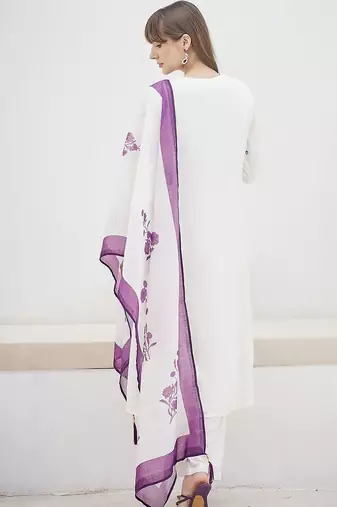 Women Floral Embroidered Thread Work A-Line Kurta & Trousers With Dupatta