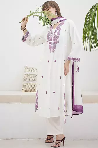 Women Floral Embroidered Thread Work A-Line Kurta & Trousers With Dupatta